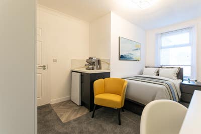 ✨ Modern En-Suite Rooms w/ Kitchenettes – WA3 🏡 Main Photo