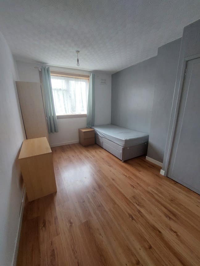 Double sized bedroom in 3-Bedroom House Main Photo