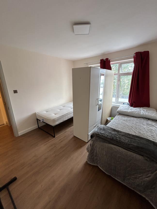  I have double room for sharing with other girl Main Photo