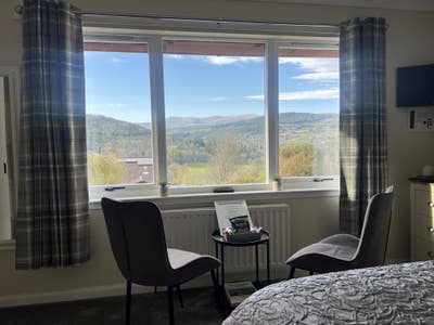 En-suite room in large house - own entrance Main Photo