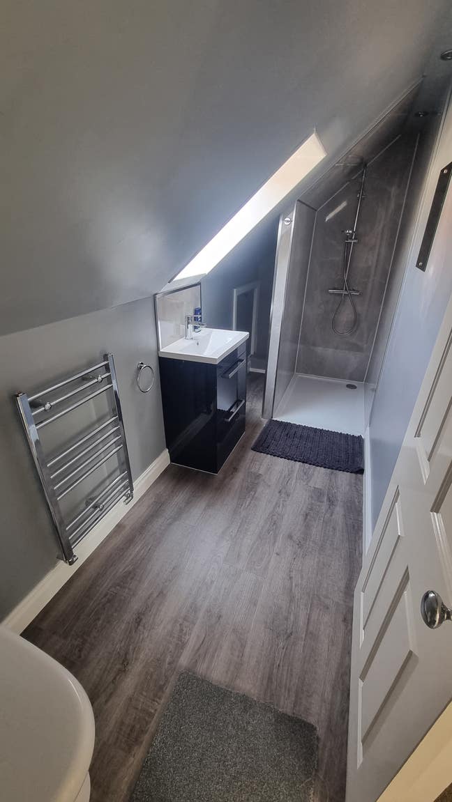 Double room with Private bathroom great location. Main Photo