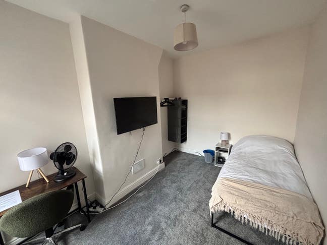 Single room for rent near Moss Side park Main Photo