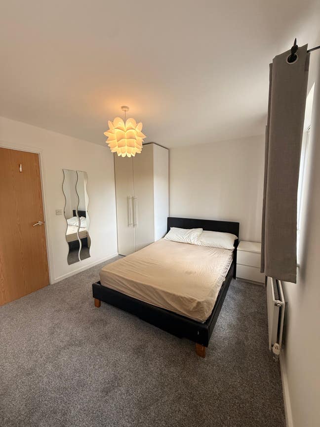 Bright Double Room in  Salford  Main Photo