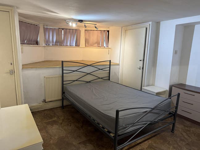West Didsbury - 2-bedroom furnished flat Main Photo