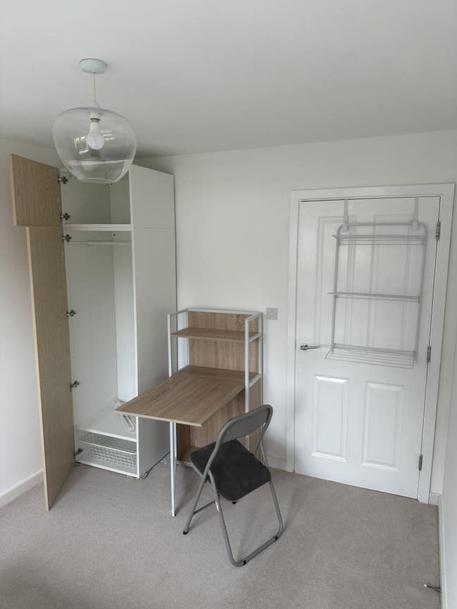  Double room, close to Train Station Main Photo
