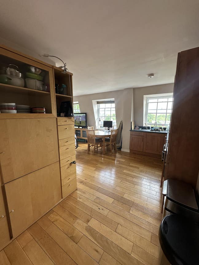 Spacious Double Bedroom with Private Bathroom Main Photo