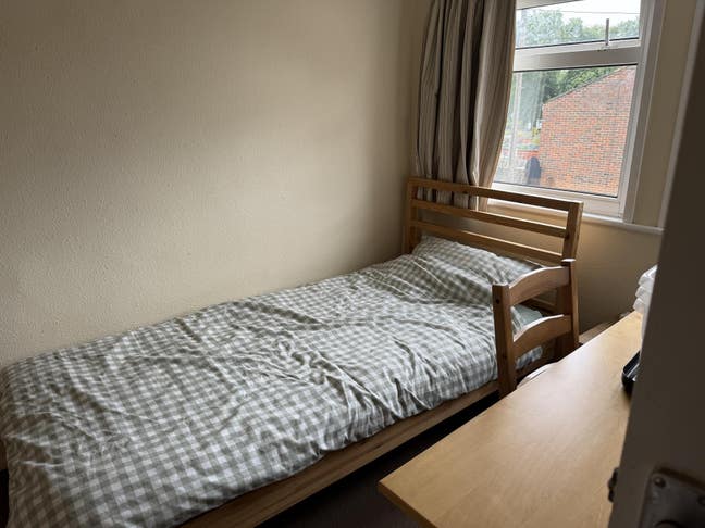 Single Room to Let Main Photo