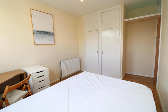 Live by the River – 2 Rooms in Hackney Main Photo