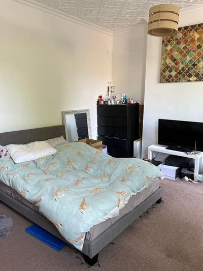 Lovely house. Big room nice area great garden Main Photo