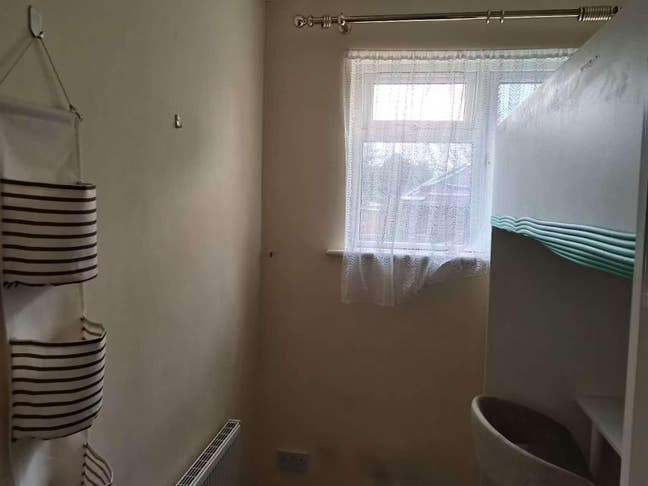 A small En-suite for a single person Main Photo