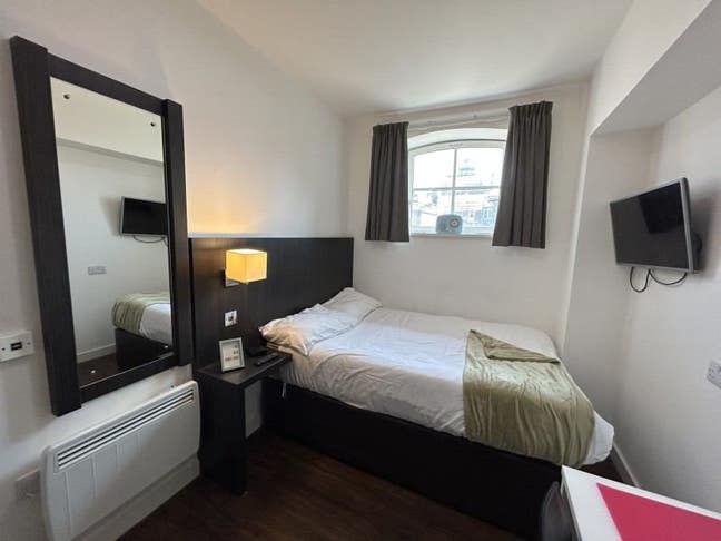 Tenancy Takeover - Premium En-suite Room Main Photo