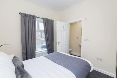 👀🎁 EnSuite Room in Ashton Main Photo