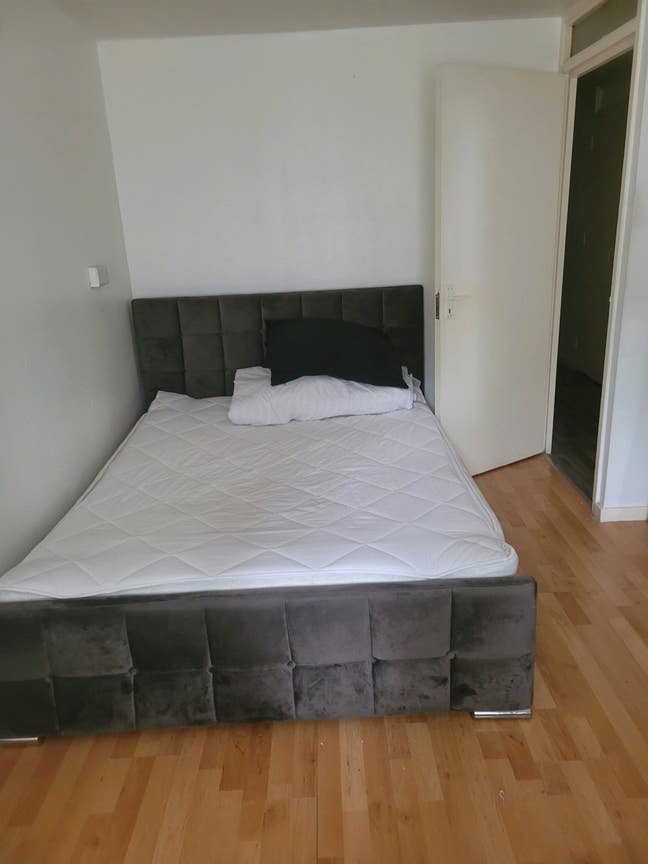 Spacious double room to rent Main Photo