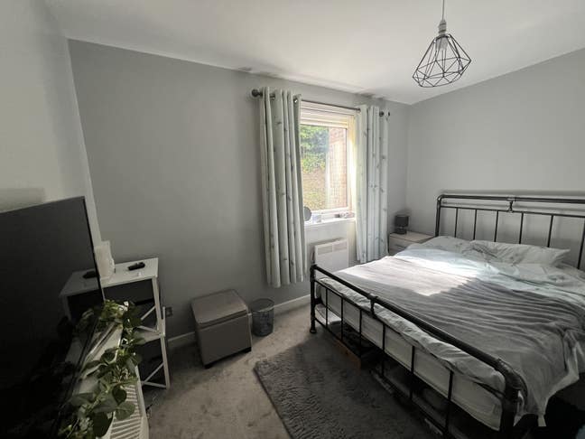 Peace perfect peace, but in a fab commuter base? Main Photo