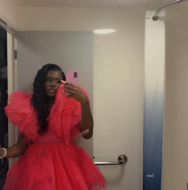 Heyyy I’m Tavi ! Let’s find a flat  Main Photo