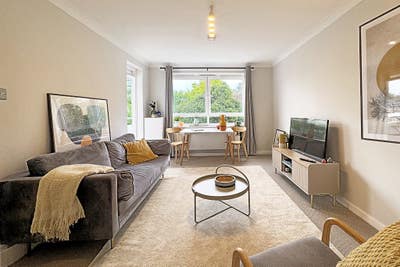 Beautiful three-bedroom flat in Little Venice Main Photo