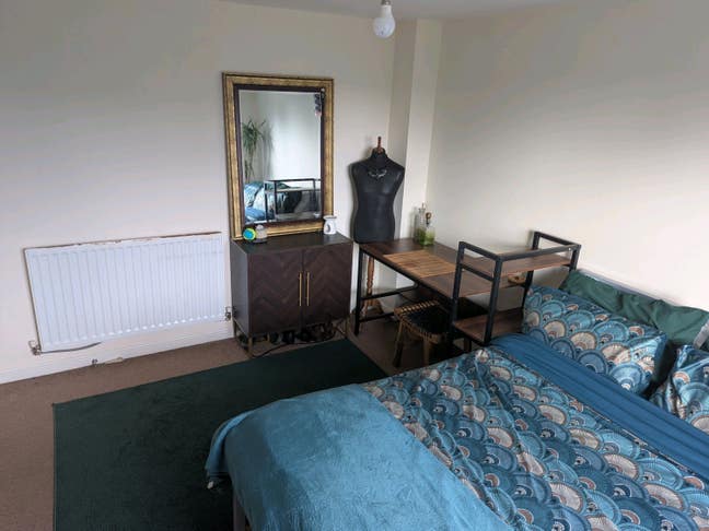 LGBT household, 1 double room available ASAP Main Photo
