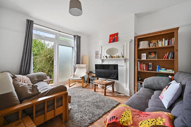 4 Double Bedroom House Great Location with Garden Main Photo