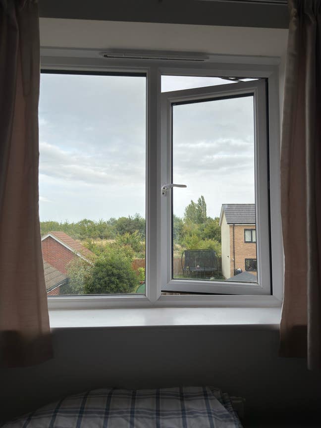Double Room Available in 3 Bed Houseshare Main Photo