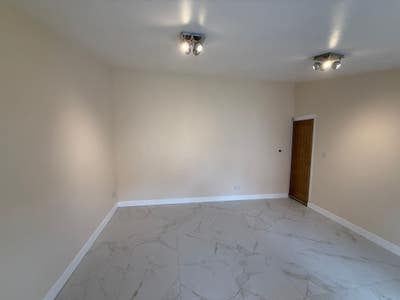 Beautiful Studio Flat for Rent in Cranford Main Photo