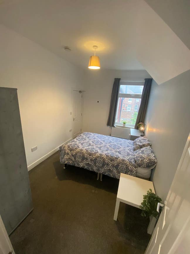 1 Ensuite Room Left - Near Town Centre!! DN1 Main Photo