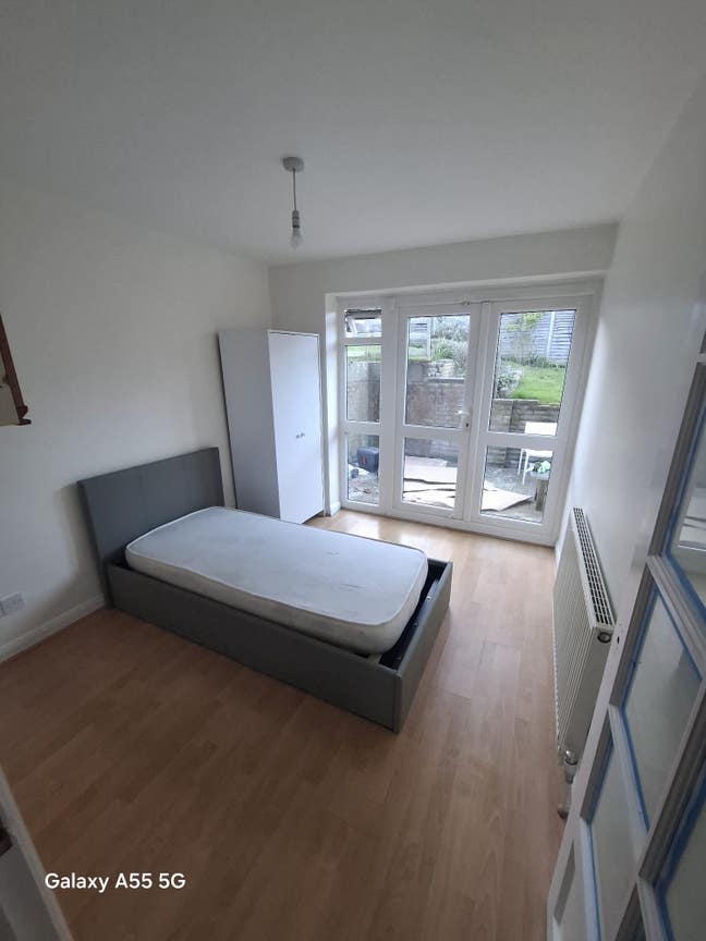   Double   room   Arnos   Grove   Woman preferred Main Photo