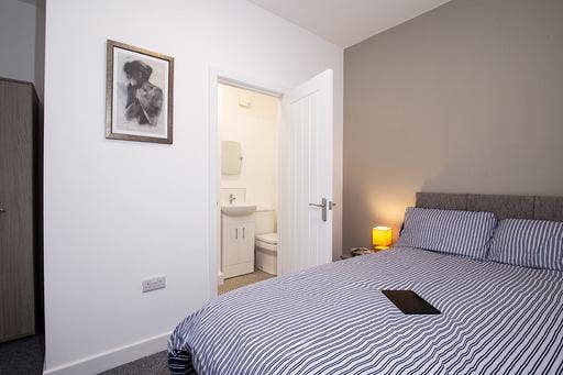 Stylish en-suite  rooms single, tidy professionals Main Photo