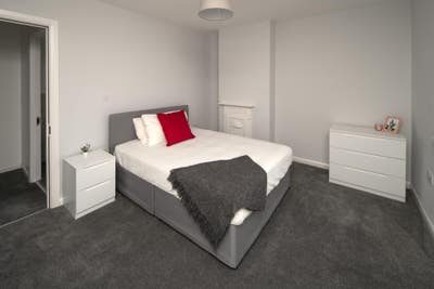 4 Bed Immaculate & Ready to Move In - Kingswood Main Photo