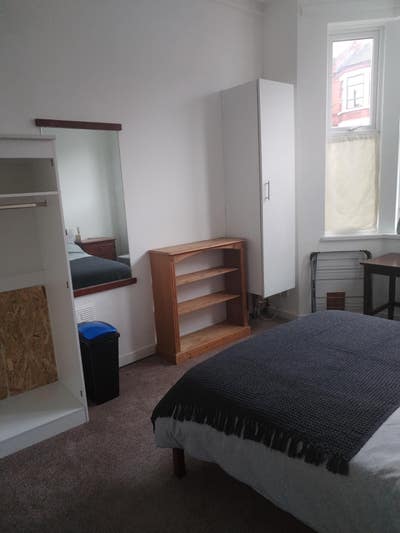 Double Room with reduced rent for pet sitting.  Main Photo