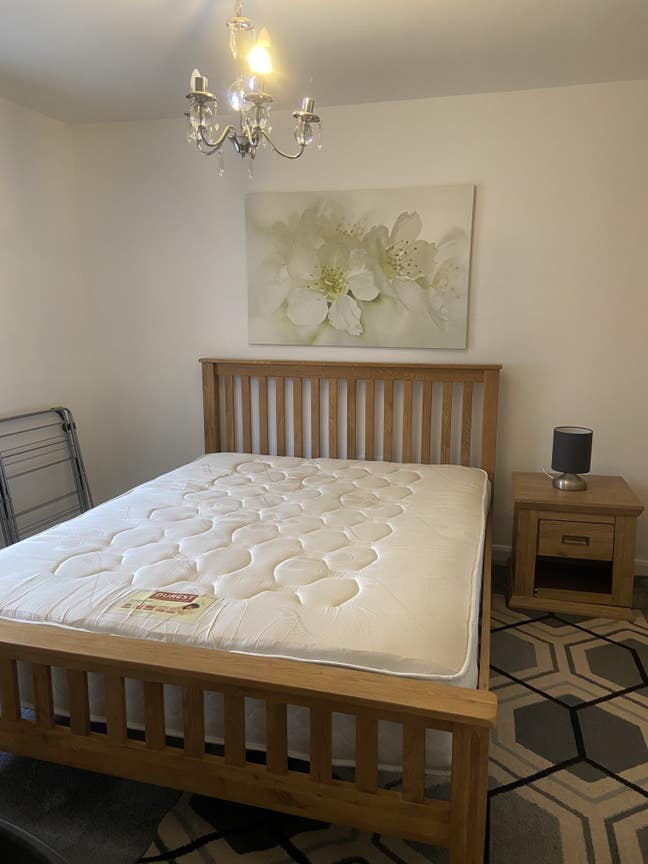 Brooklands- Double room  to rent, Bill included Main Photo