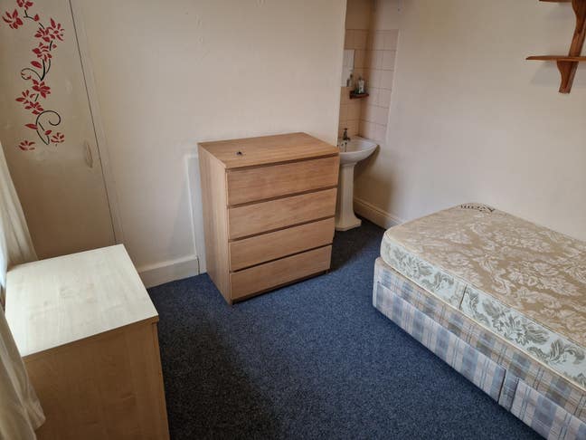 Single Room Main Photo