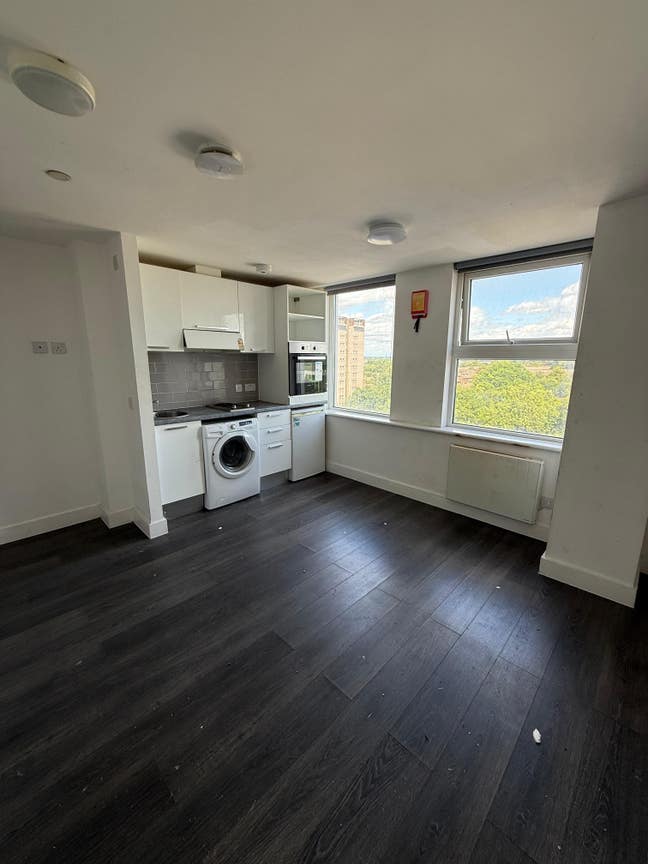 Harlow Flat - Self Contained - Only £650 p/m Main Photo