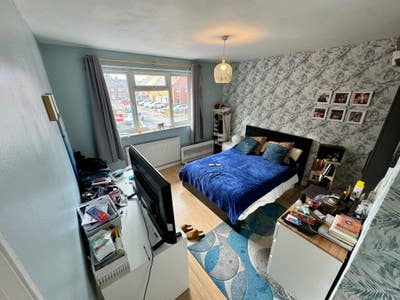 Double Room - Gym and Garden  Mitcham CR4 Main Photo
