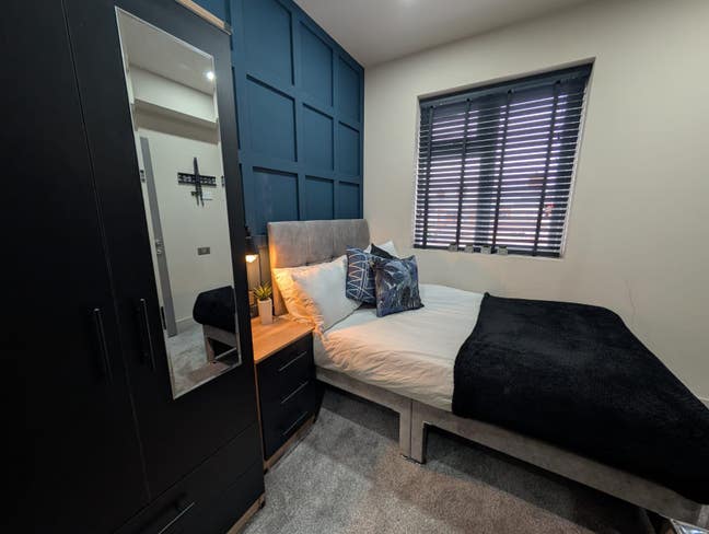 Hassle‑free modern rooms for working professionals Main Photo