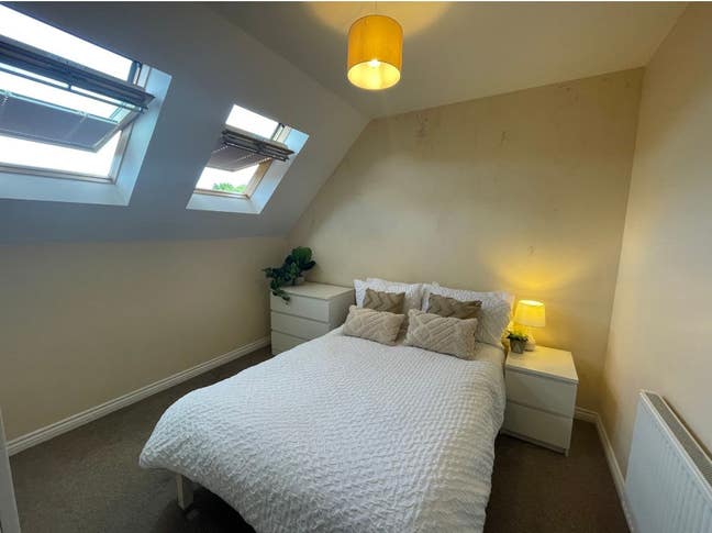 Double Room available 1st Sept (37M) Main Photo