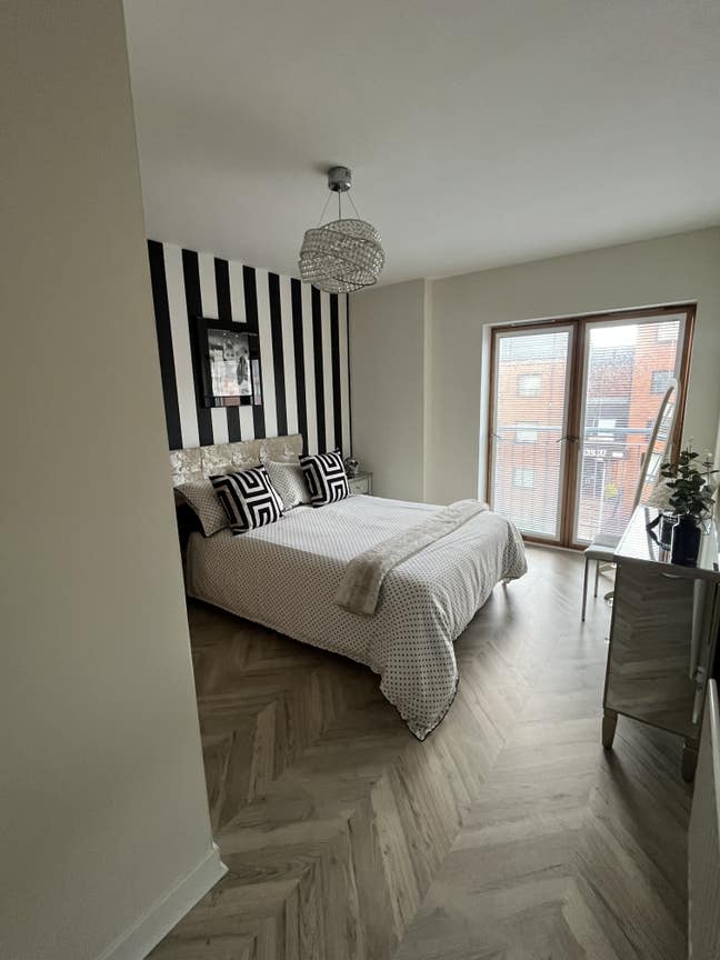 Quirky Large Double Room with En-Suite – West End Main Photo