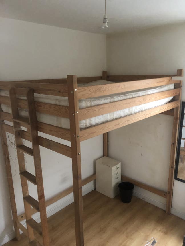 Double Room - Opposite Hackney Central station Main Photo