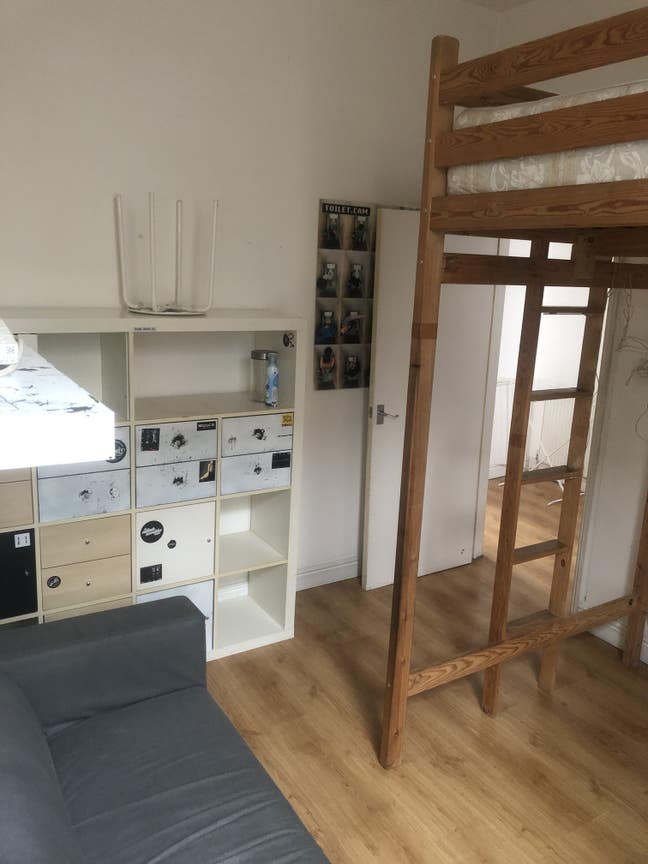 Double Room - Opposite Hackney Central station Main Photo