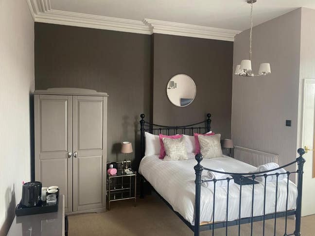 Large Studio Apartment to Rent  Main Photo