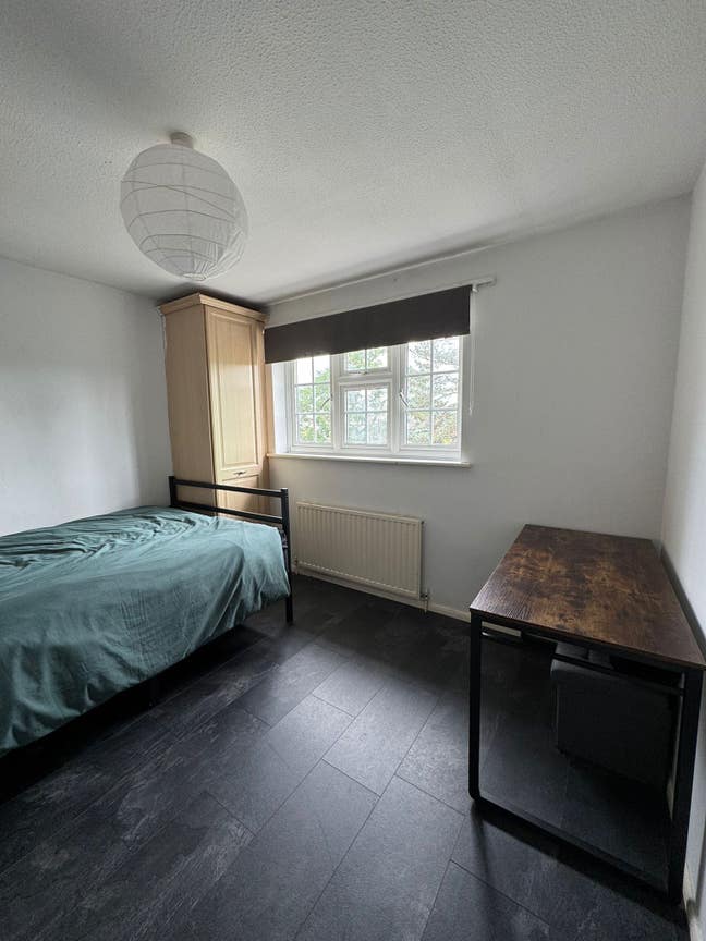 Double Room Leatherhead Main Photo