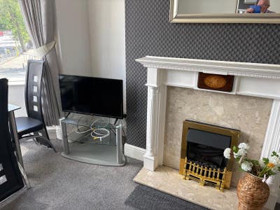 Room to rent in 3 bed flat Main Photo