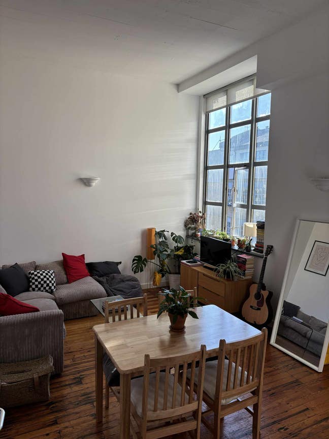 Bright, sunny room in Dalston Main Photo