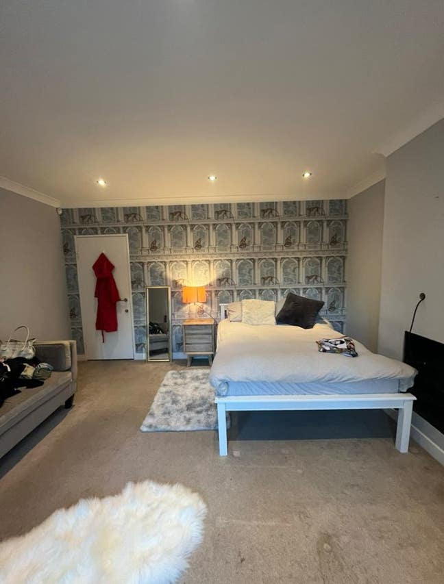 Whole flat in West London - 4 double bedrooms!  Main Photo