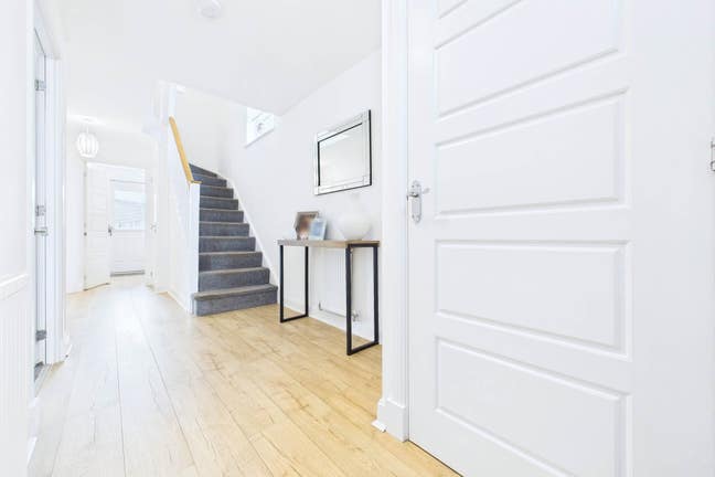 2 Large, Bright Rooms (1 Ensuite) All Bills Includ Main Photo