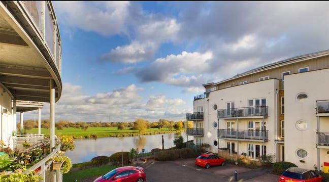 2 Double Bed Riverside flat to let.  Main Photo