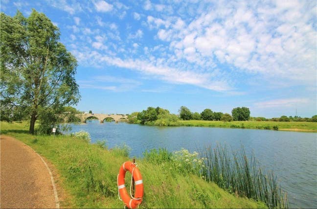 2 Double Bed Riverside flat to let.  Main Photo