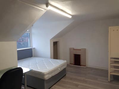 Bedrooms Near Ibrox Underground Station Main Photo