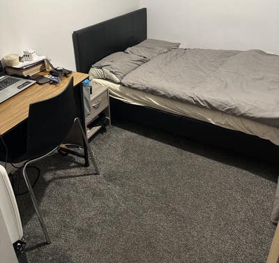 Double room in central Manchester spacious flat Main Photo