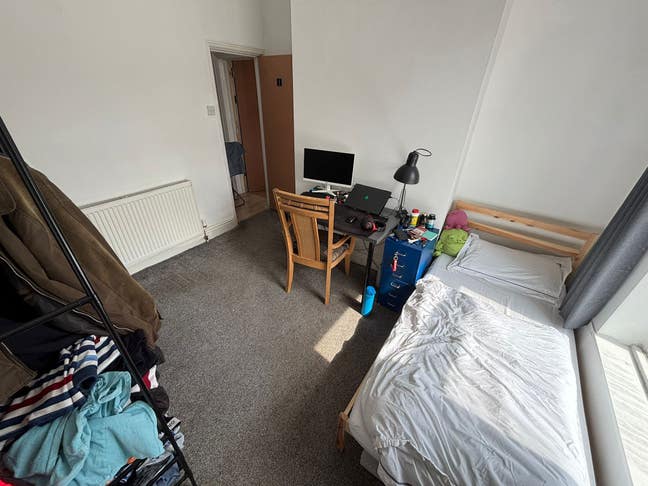 Ensuite Room in Friendly 3-Bed Flat –  Aug 16th Main Photo