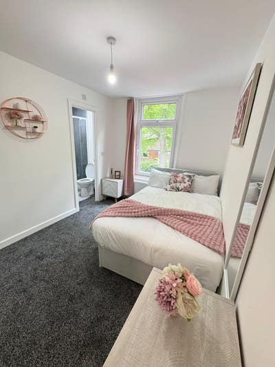 Luxury 6 bed ensuit house in Sheffield  Main Photo